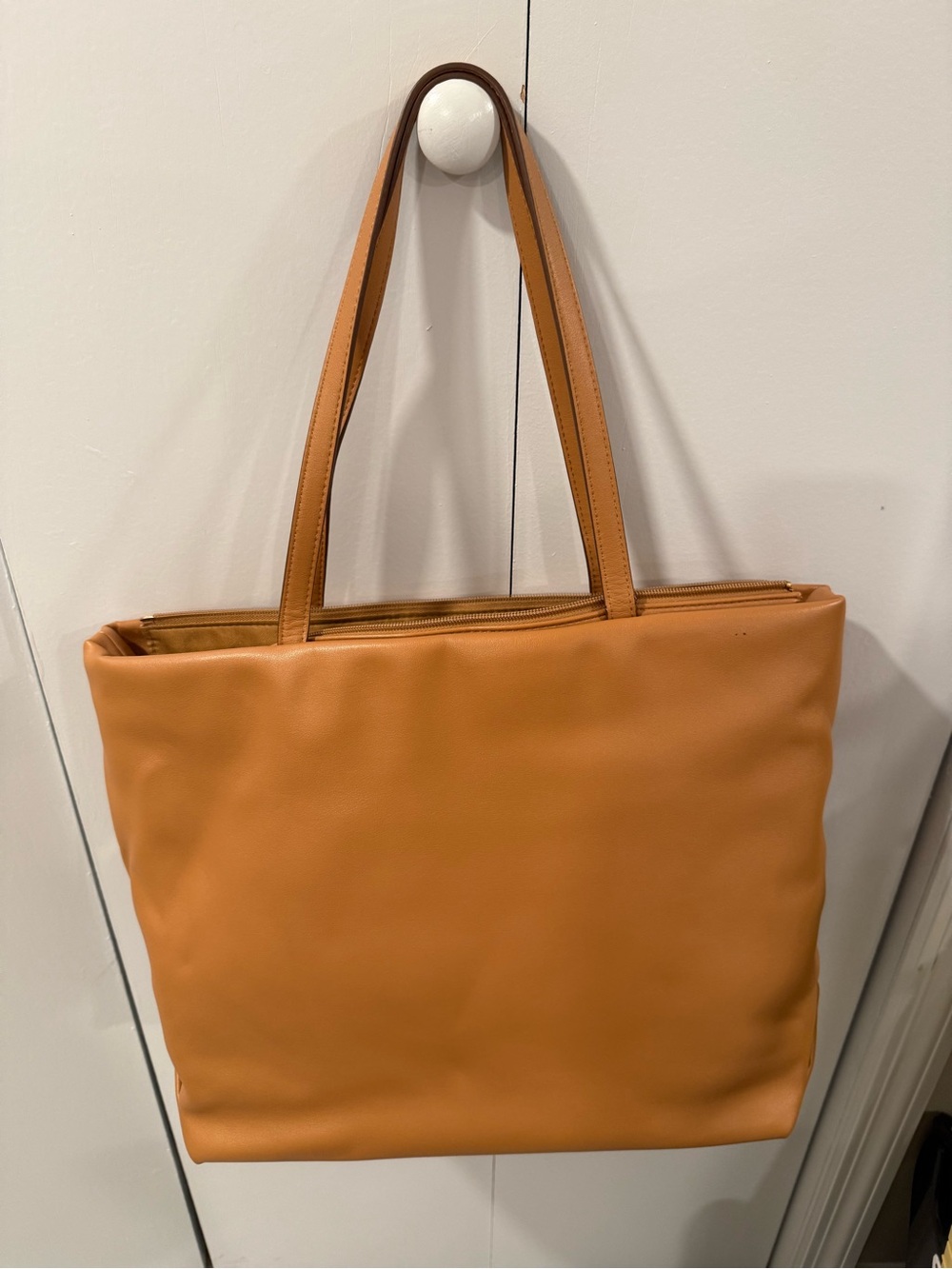 Classic Women's Tan Tote Bag - Sleek Everyday Carry